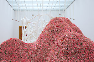 Ernesto Neto, Ausstellungsansicht, © Ernesto Neto, Thyssen-Bornemisza Art Contemporary Collection, Foto: PUNCTUM/Alexander Schmidt