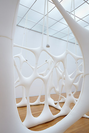 Ernesto Neto, Esqueleto Glóbulos, 2011, Thyssen-Bornemisza Art Contemporary Collection, © Ernesto Neto, Foto: PUNCTUM/Alexander Schmidt