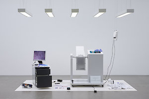 Dani Ploeger, Laboratory of Electronic Ageing (male grooming), 2019/20, private collection, © artist, photo: PUNCTUM/A. Schmidt