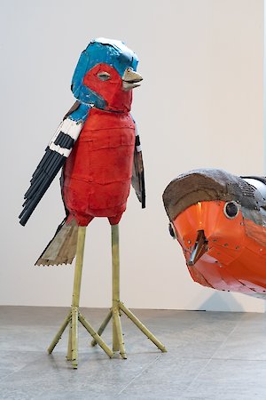 Matthias Garff. Gartenvögel, Ausstellungsansicht, Foto: dotgain