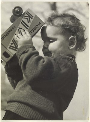 Ursula Arnold, Kinderkrippe „Philipp Müller“. Leipzig 1953, © Ursula Arnold Archiv der Ostdeutschen Sparkassenstiftung im Museum der bildenden Künste Leipzig