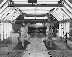 Sharon Lockhart, Katy Edwards and Candi Coker / BMW AG / Werk Spartanburg, USA, 1998, Schenkung von BMW Financial Services, © Künstlerin