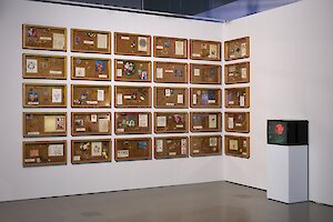 Alba D’Urbano, Rosa Binaria, Ausstellungsansicht MdbK, Foto: Alexander Schmidt/PUNCTUM © VG Bild-Kunst, Bonn 2025