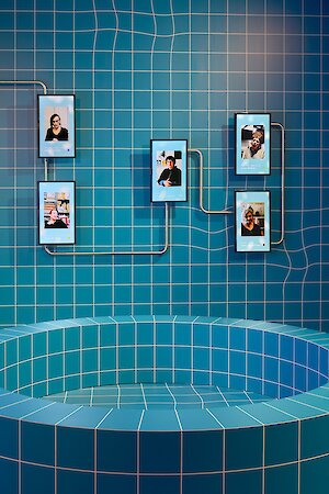 Charlotte Eifler, feminism is a browser, 2018ff, Ausstellungsansicht MdbK, Foto: Alexander Schmidt/PUNCTUM, © Künstlerin