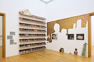 Beatrice Moumdjian, Forensic Excavations Inventory or The Total Deconstruction of an Armenian Family, 2017-2024, Installationsansicht  MdbK, Foto: Alexander Schmidt/PUNCTUM, © Künstlerin